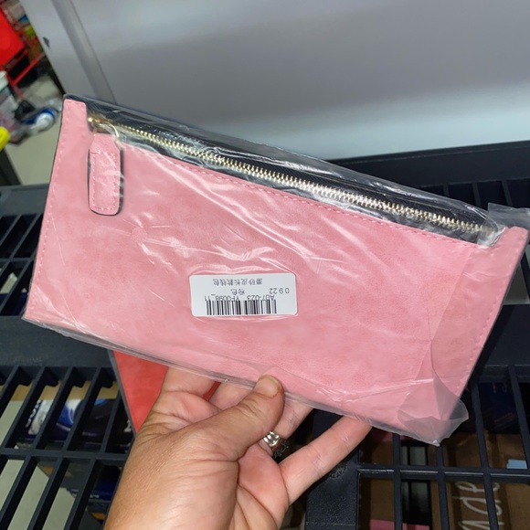 2 clutch/ wallets - Picture 3 of 3